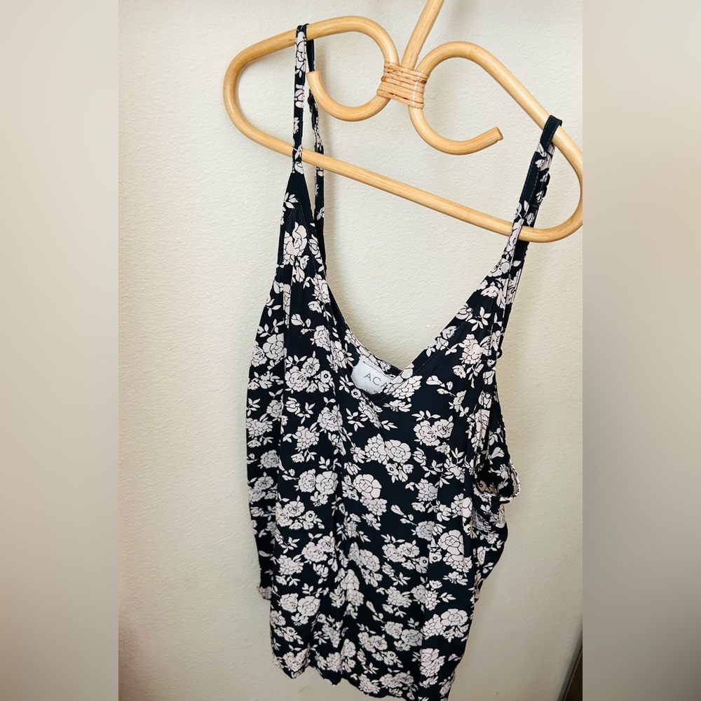 ✖️SOLD✖️Acacia Nelly top in Blossom M